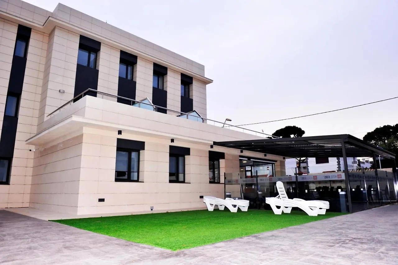 6 Bis Hotel 卡斯特尔德费尔斯