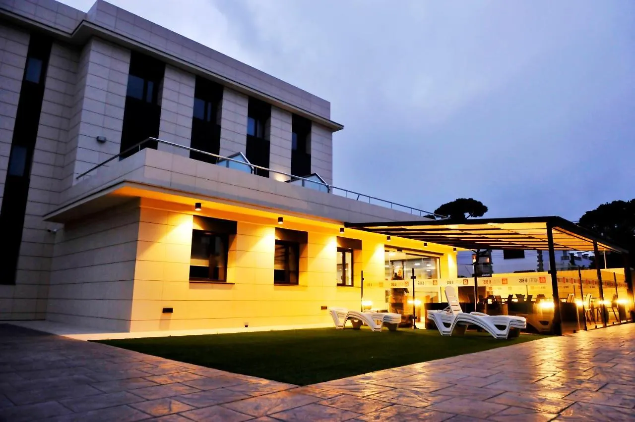 6 Bis Hotel 卡斯特尔德费尔斯 2*,