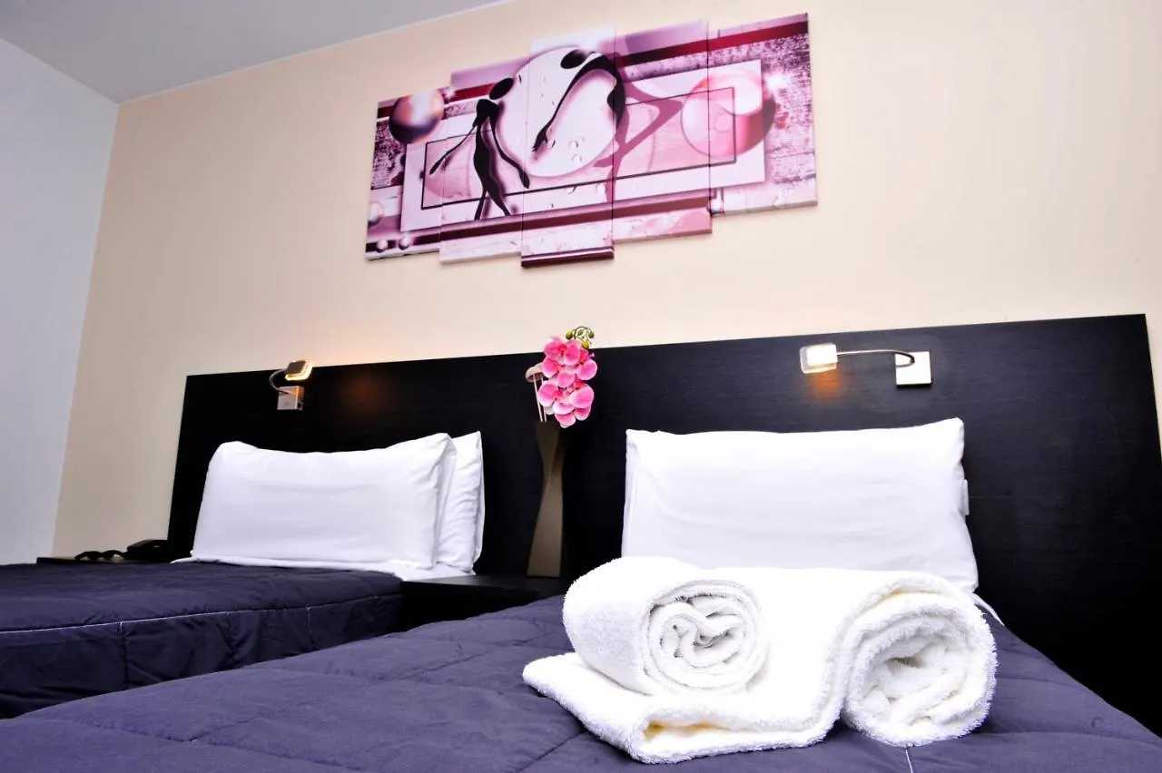 6 Bis Hotel 卡斯特尔德费尔斯