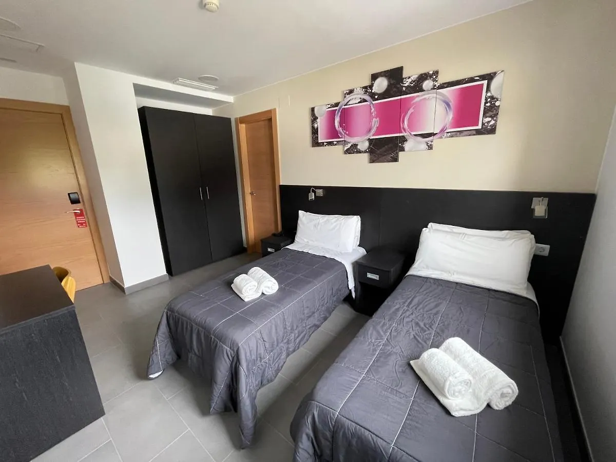 6 Bis Hotel 卡斯特尔德费尔斯