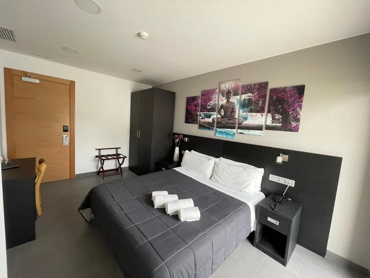 6 Bis Hotel 卡斯特尔德费尔斯