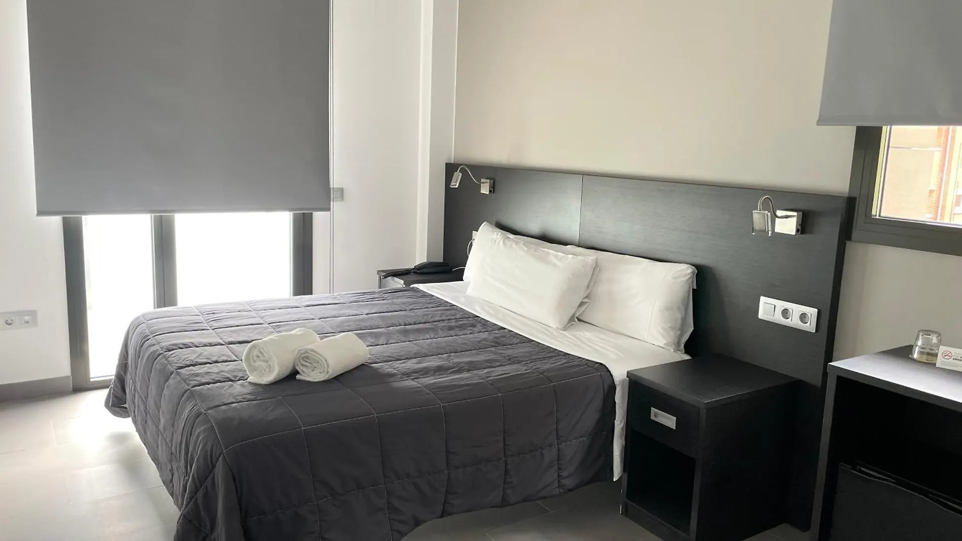 6 Bis Hotel 卡斯特尔德费尔斯