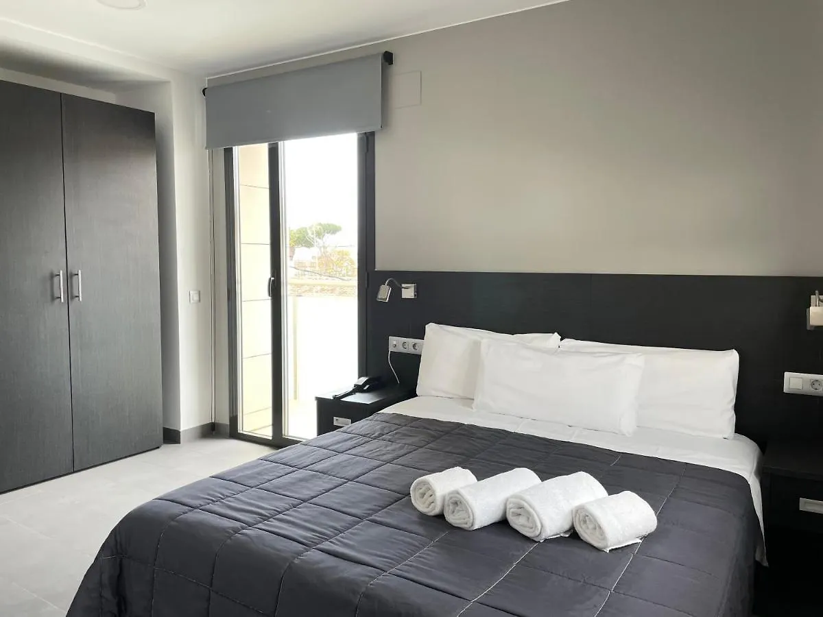 6 Bis Hotel 卡斯特尔德费尔斯 2*,