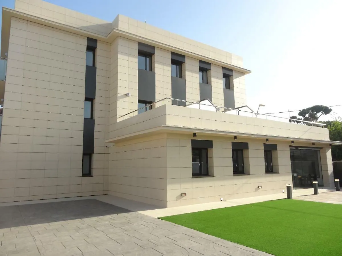 6 Bis Hotel 卡斯特尔德费尔斯